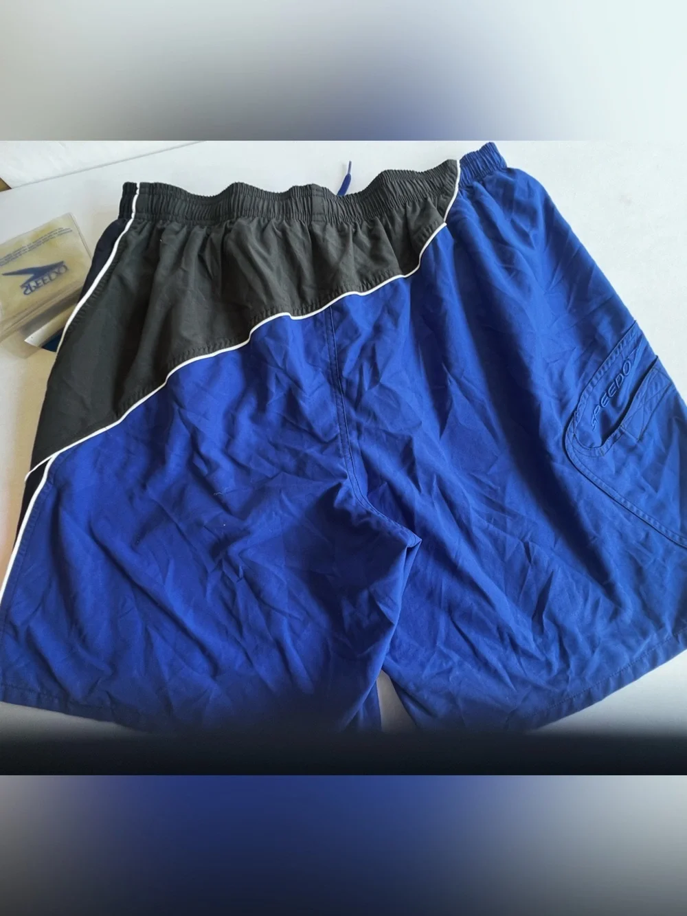 SPEEDO MEN’S TRUNKS SIZE XL ROYAL BLUE/BLACK COLORBLOCK DESIGN WATERPROOF POCKET